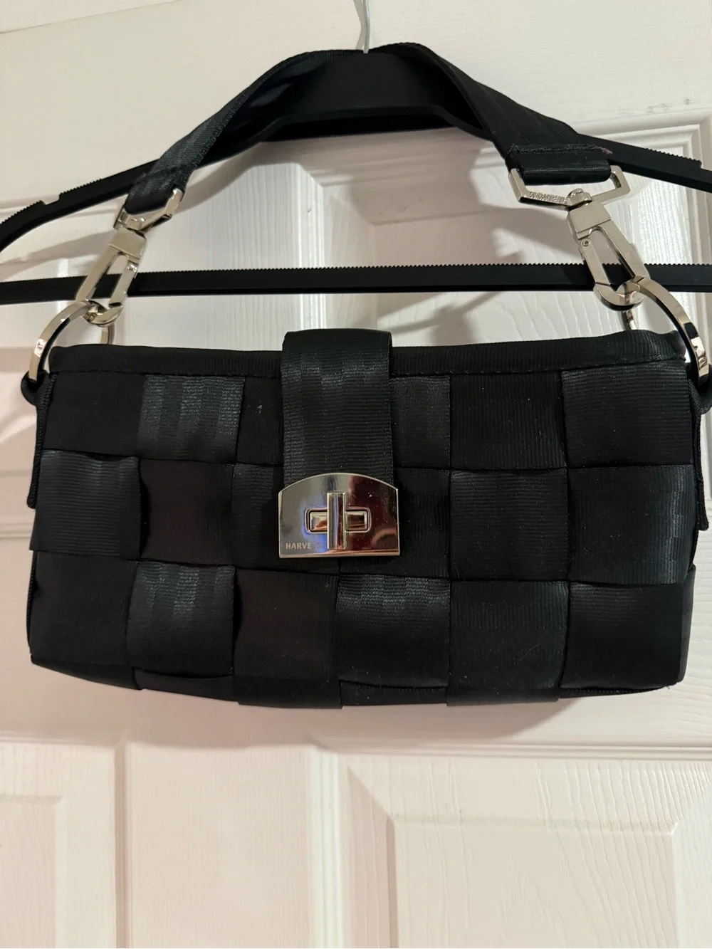 Harvey’s seatbelt bag